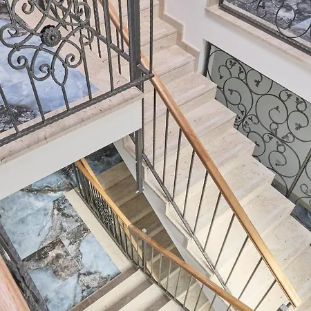 Nevera Apartment Split