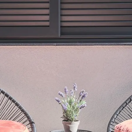 Nevera Apartment Split